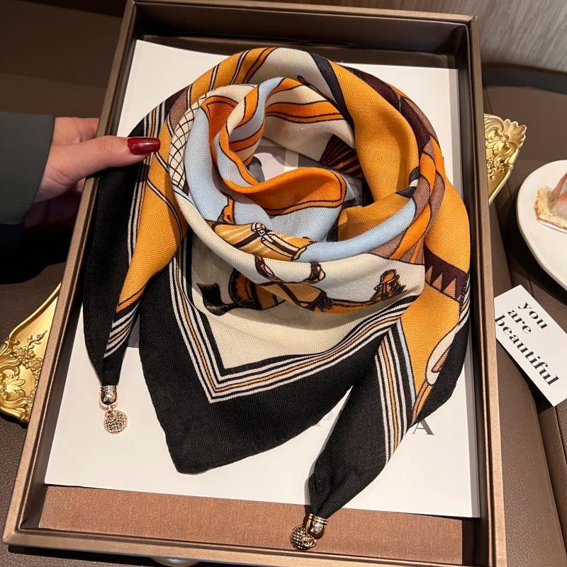 2026 New Style Warm Square Scarf with Magnetic Buckle, Triangular Silk Scarf, Cotton Scarf for Women, Stylish Neck Warmer for Spring, Autumn, and Winter, Versatile and Elegant