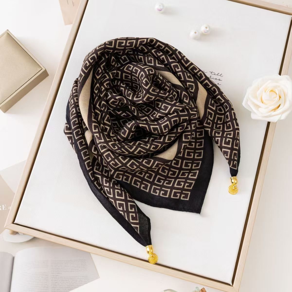 2026 New Style Warm Square Scarf with Magnetic Buckle, Triangular Silk Scarf, Cotton Scarf for Women, Stylish Neck Warmer for Spring, Autumn, and Winter, Versatile and Elegant