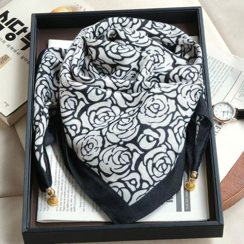 2026 New Style Warm Square Scarf with Magnetic Buckle, Triangular Silk Scarf, Cotton Scarf for Women, Stylish Neck Warmer for Spring, Autumn, and Winter, Versatile and Elegant