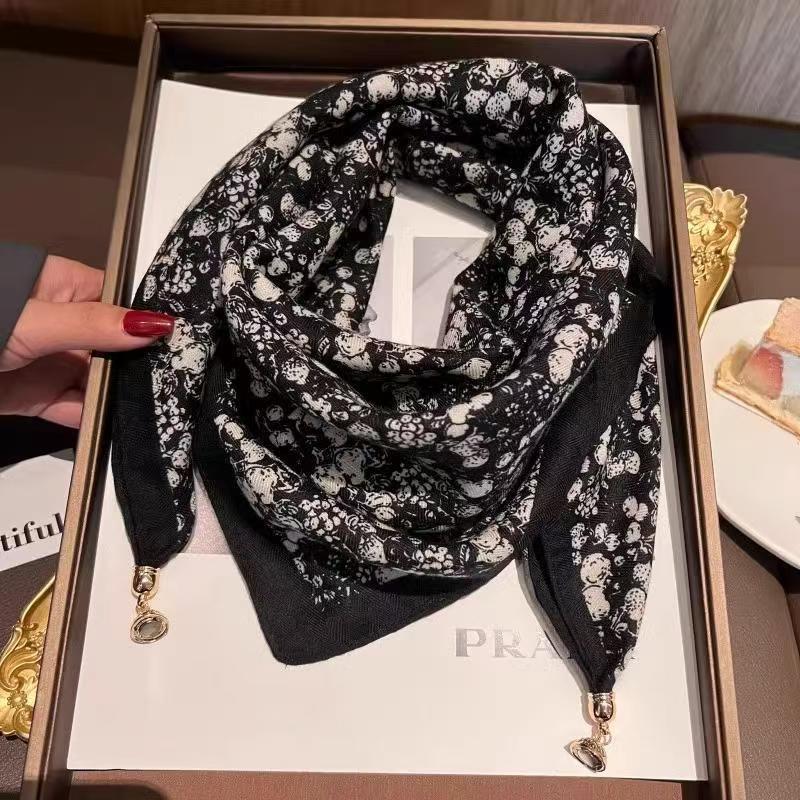 2026 New Style Warm Square Scarf with Magnetic Buckle, Triangular Silk Scarf, Cotton Scarf for Women, Stylish Neck Warmer for Spring, Autumn, and Winter, Versatile and Elegant