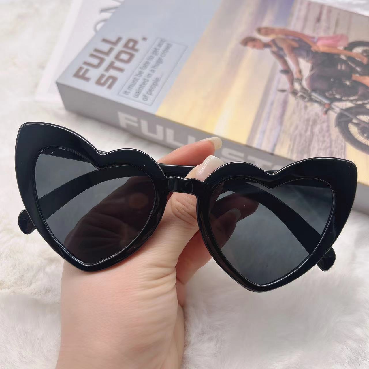 Personalized New European and American Sun Protection and Anti-Uv Sunglasses, Trendy and Fashionable Peach Heart Sunglasses, Internet Celebrity Cat-Eye Glasses