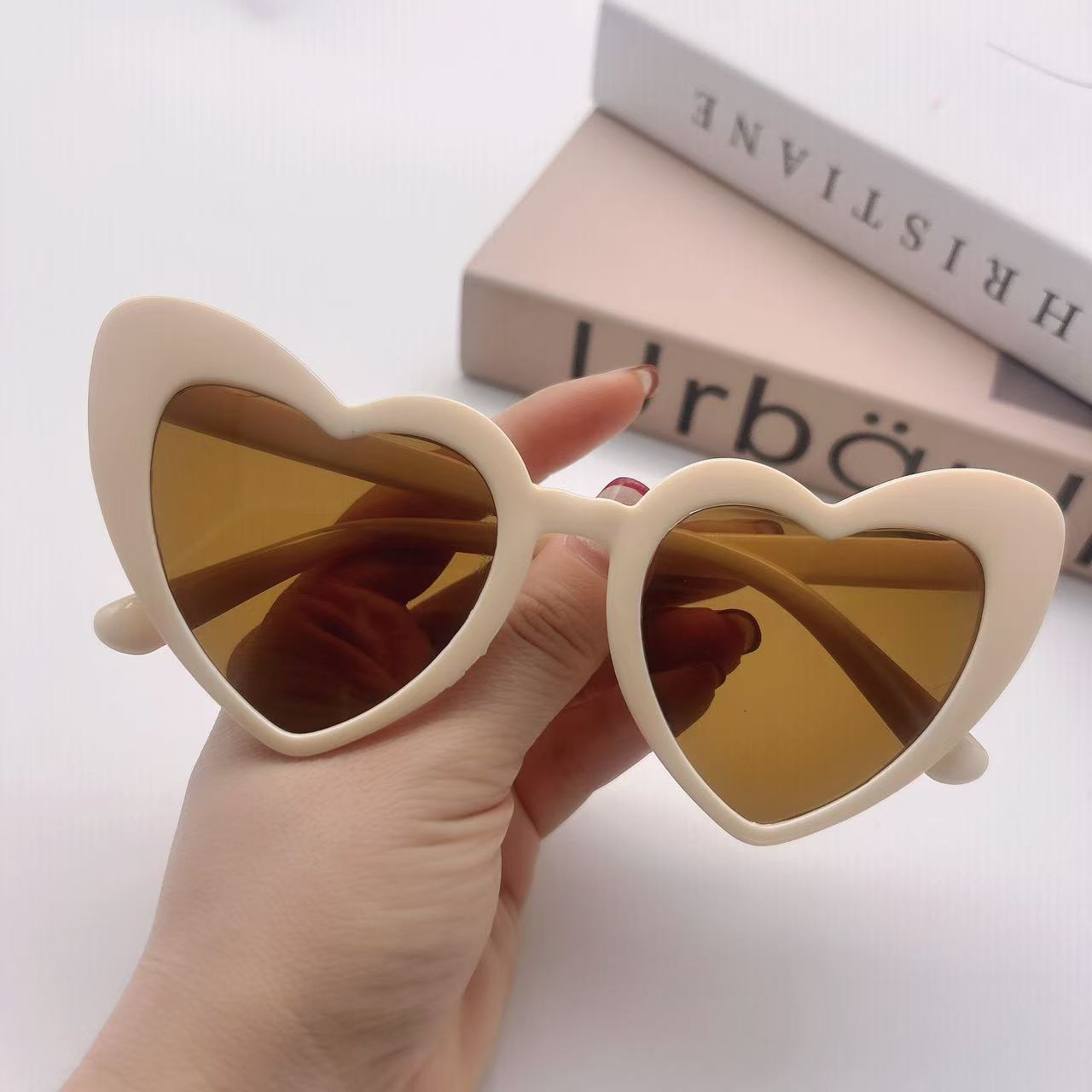 Personalized New European and American Sun Protection and Anti-Uv Sunglasses, Trendy and Fashionable Peach Heart Sunglasses, Internet Celebrity Cat-Eye Glasses