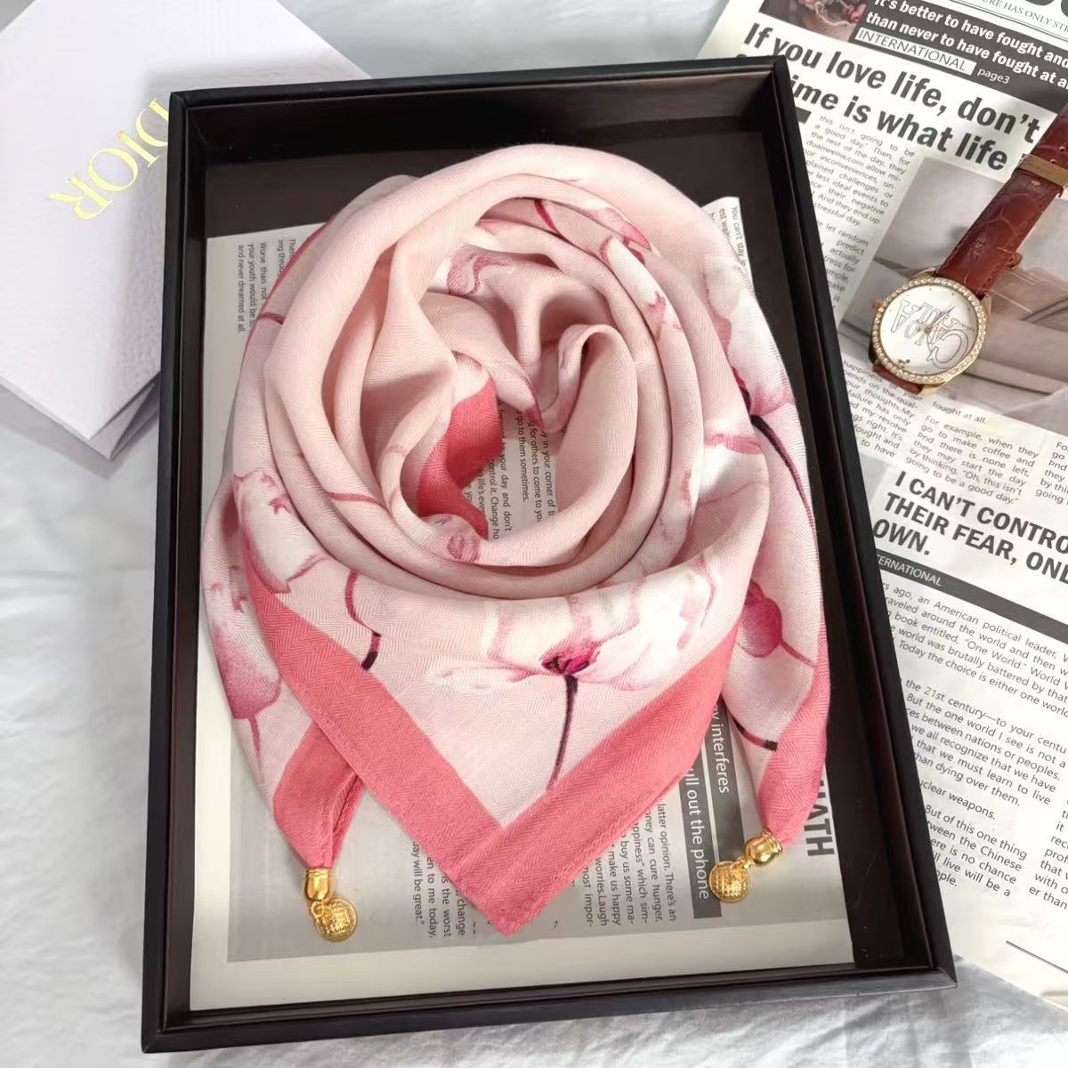 2026 New Style Warm Square Scarf with Magnetic Buckle, Triangular Silk Scarf, Cotton Scarf for Women, Stylish Neck Warmer for Spring, Autumn, and Winter, Versatile and Elegant