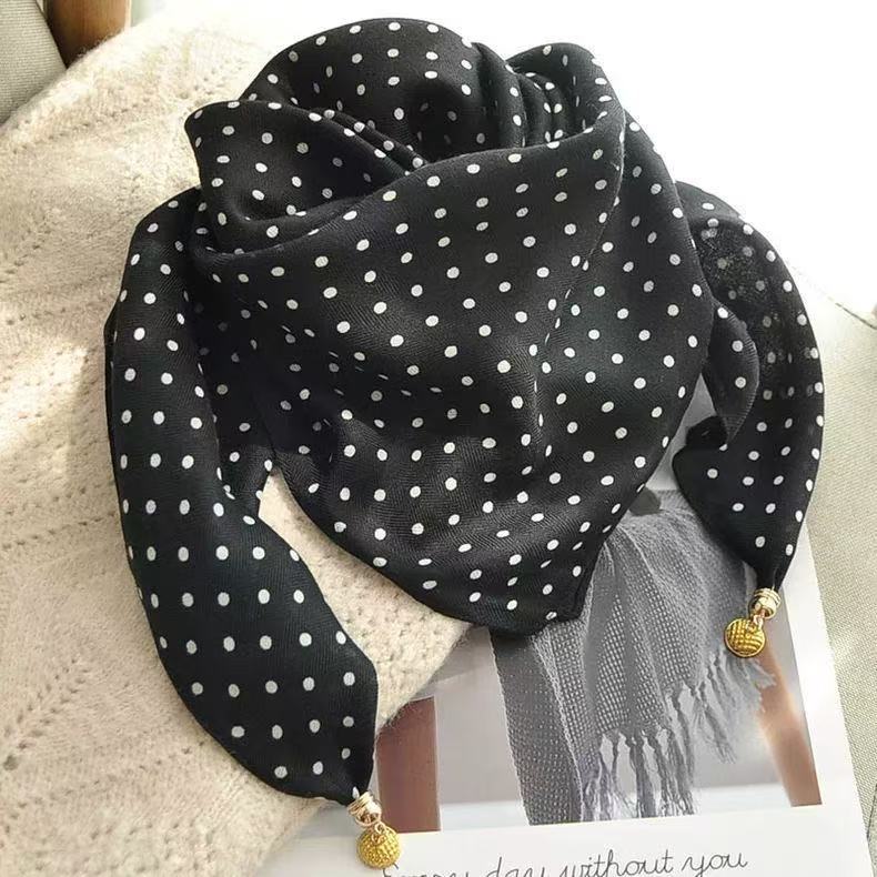 2026 New Style Warm Square Scarf with Magnetic Buckle, Triangular Silk Scarf, Cotton Scarf for Women, Stylish Neck Warmer for Spring, Autumn, and Winter, Versatile and Elegant