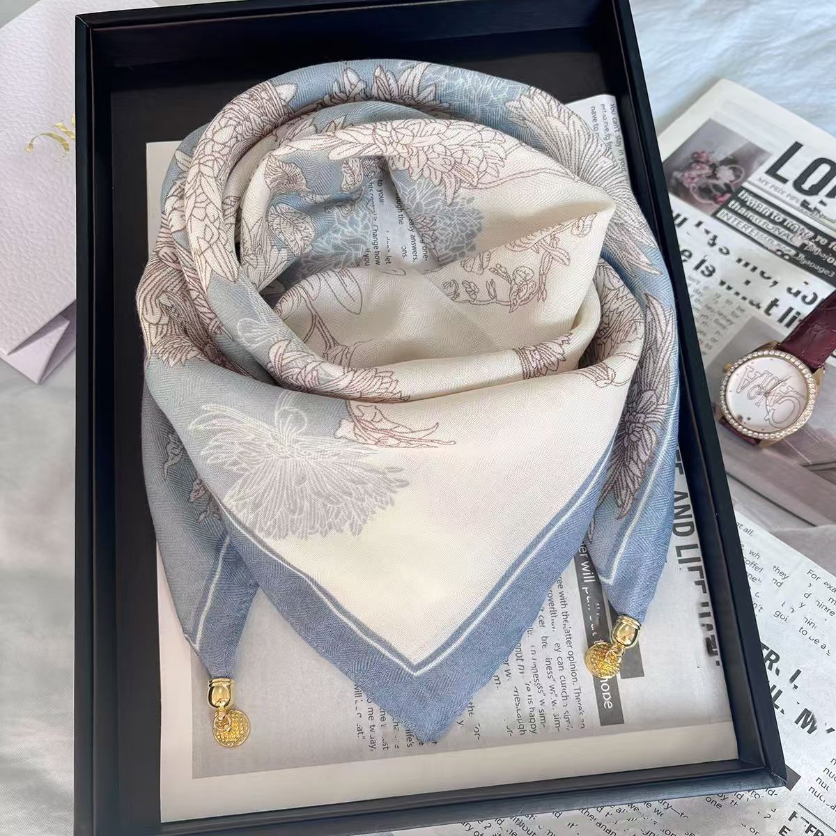 2026 New Style Warm Square Scarf with Magnetic Buckle, Triangular Silk Scarf, Cotton Scarf for Women, Stylish Neck Warmer for Spring, Autumn, and Winter, Versatile and Elegant