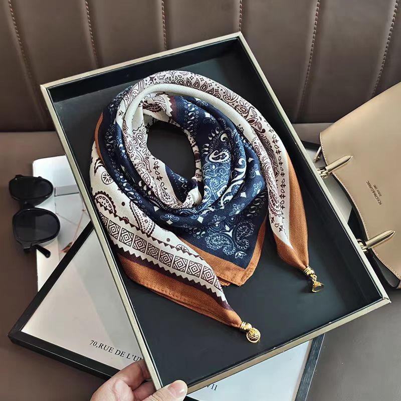 2026 New Style Warm Square Scarf with Magnetic Buckle, Triangular Silk Scarf, Cotton Scarf for Women, Stylish Neck Warmer for Spring, Autumn, and Winter, Versatile and Elegant