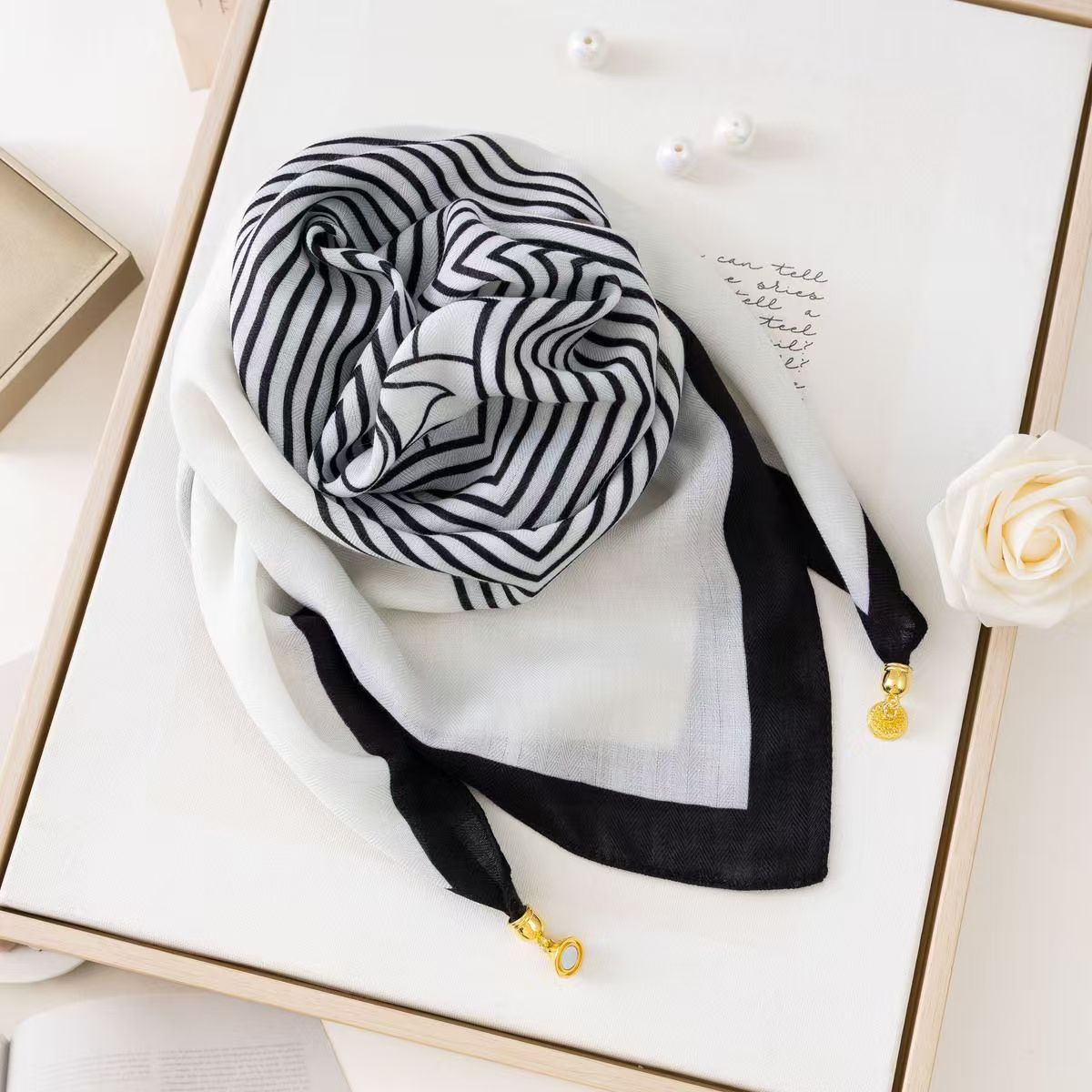 2026 New Style Warm Square Scarf with Magnetic Buckle, Triangular Silk Scarf, Cotton Scarf for Women, Stylish Neck Warmer for Spring, Autumn, and Winter, Versatile and Elegant