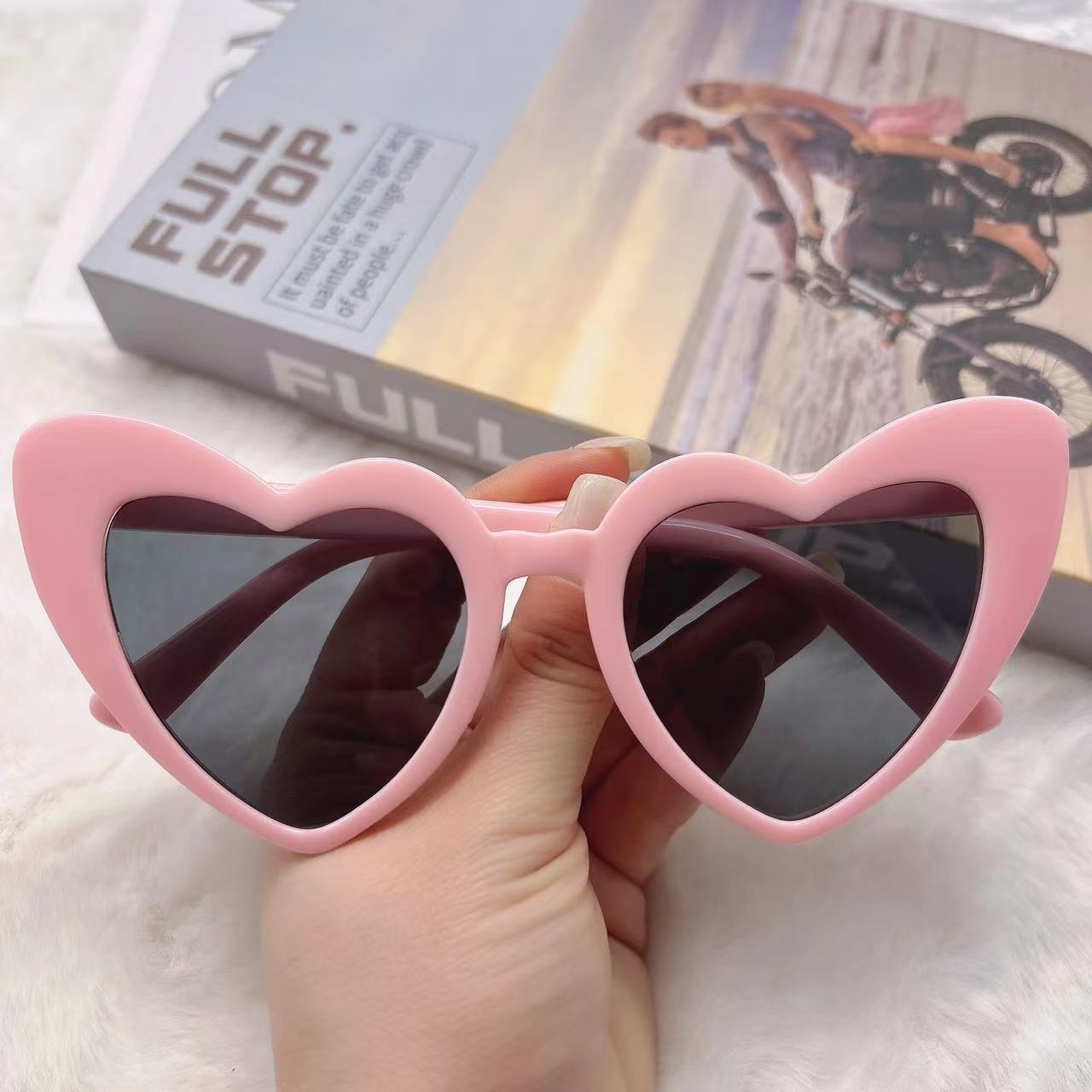 Personalized New European and American Sun Protection and Anti-Uv Sunglasses, Trendy and Fashionable Peach Heart Sunglasses, Internet Celebrity Cat-Eye Glasses