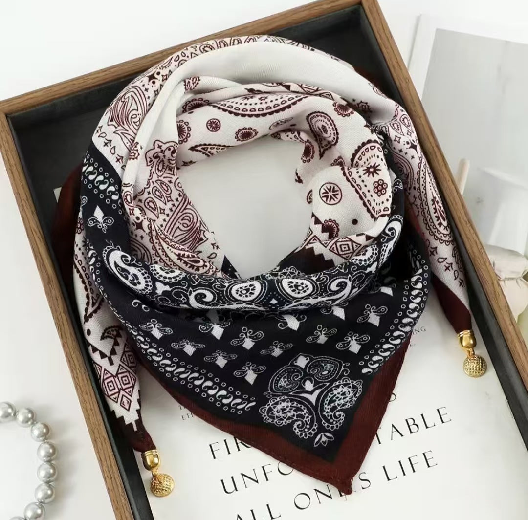 2026 New Style Warm Square Scarf with Magnetic Buckle, Triangular Silk Scarf, Cotton Scarf for Women, Stylish Neck Warmer for Spring, Autumn, and Winter, Versatile and Elegant