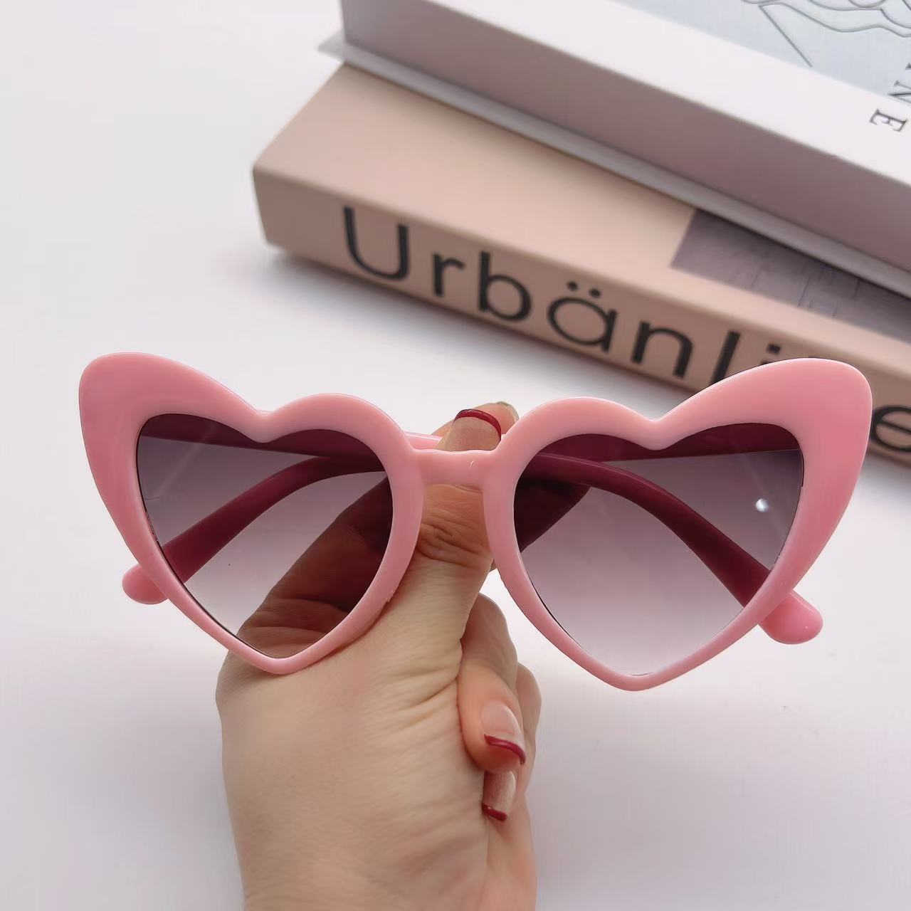 Personalized New European and American Sun Protection and Anti-Uv Sunglasses, Trendy and Fashionable Peach Heart Sunglasses, Internet Celebrity Cat-Eye Glasses