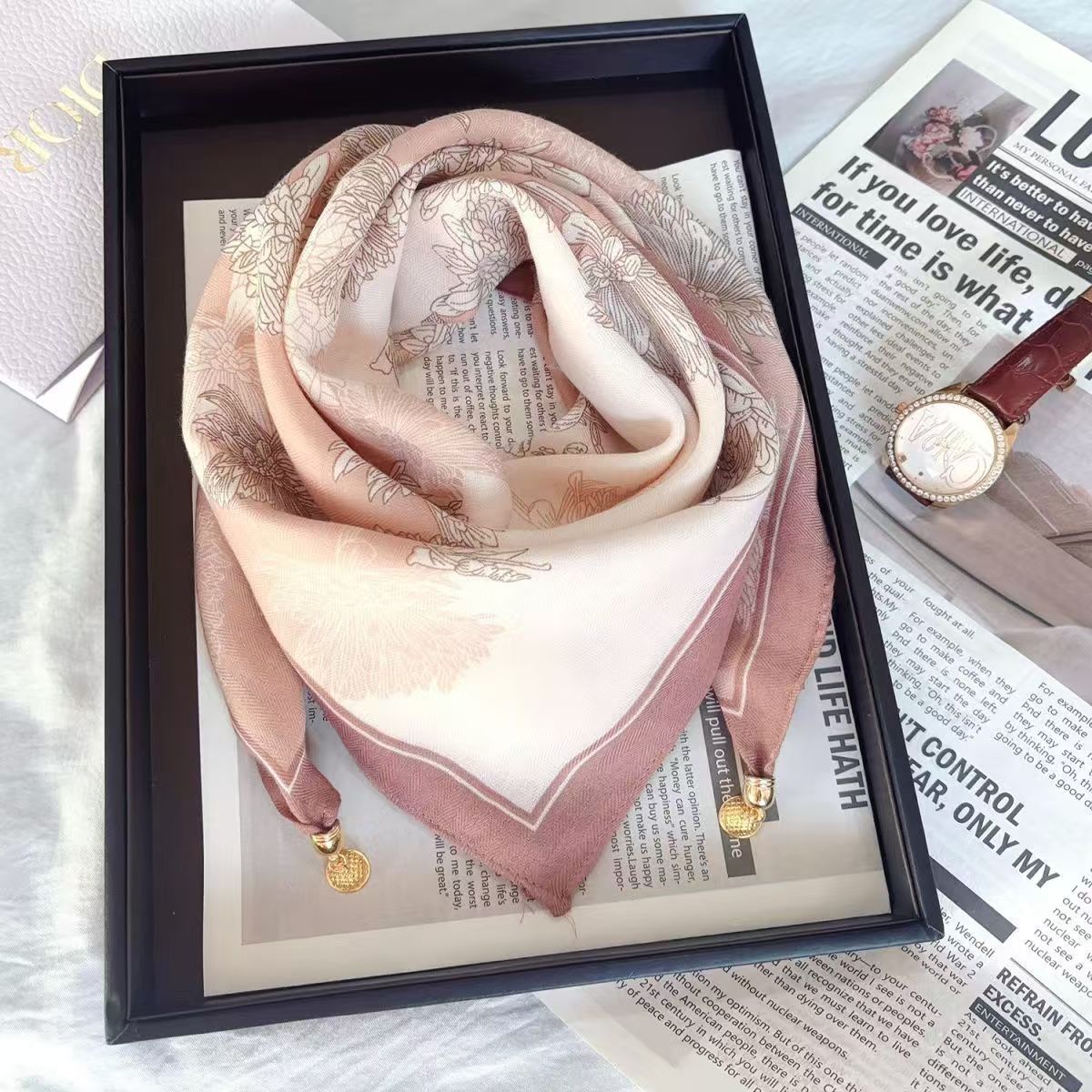 2026 New Style Warm Square Scarf with Magnetic Buckle, Triangular Silk Scarf, Cotton Scarf for Women, Stylish Neck Warmer for Spring, Autumn, and Winter, Versatile and Elegant