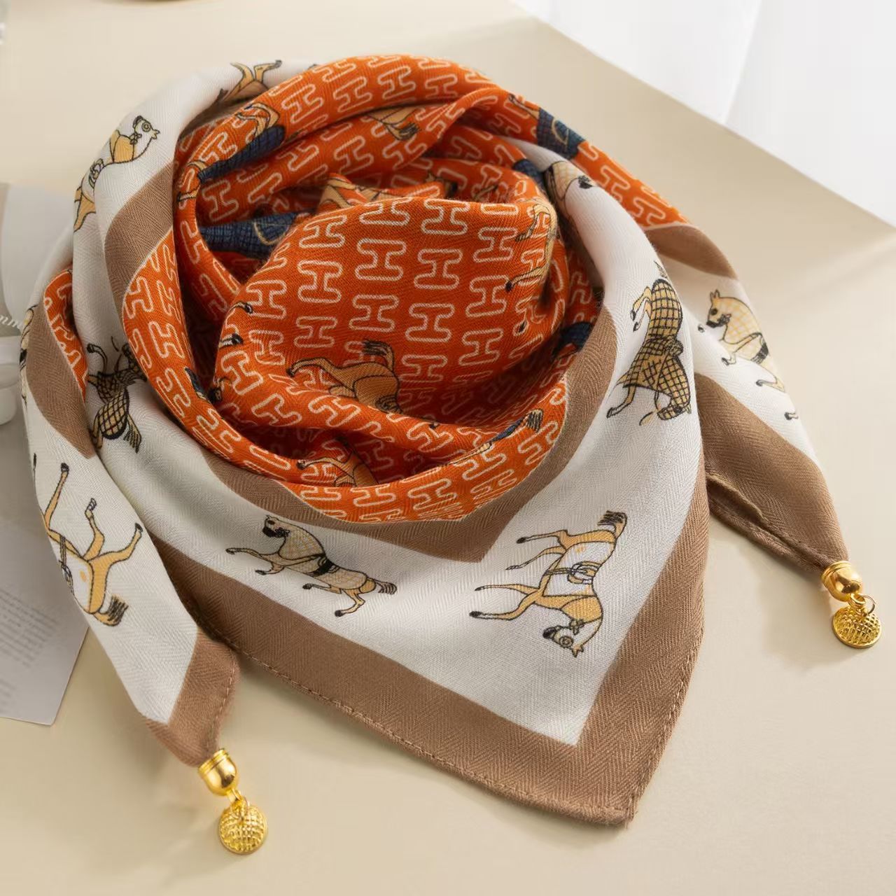 2026 New Style Warm Square Scarf with Magnetic Buckle, Triangular Silk Scarf, Cotton Scarf for Women, Stylish Neck Warmer for Spring, Autumn, and Winter, Versatile and Elegant