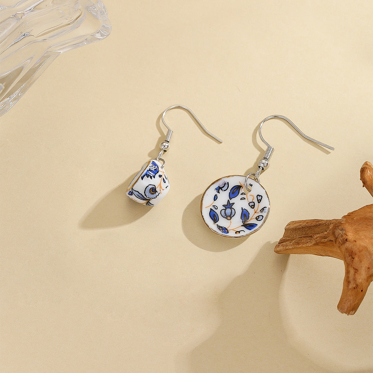 Cross-Border Hot Selling Ceramic Earrings for Women New Chinese Fashion Small Gold Bean Beads Blue and White Porcelain Semi-Circle Earrings Wholesale Supply