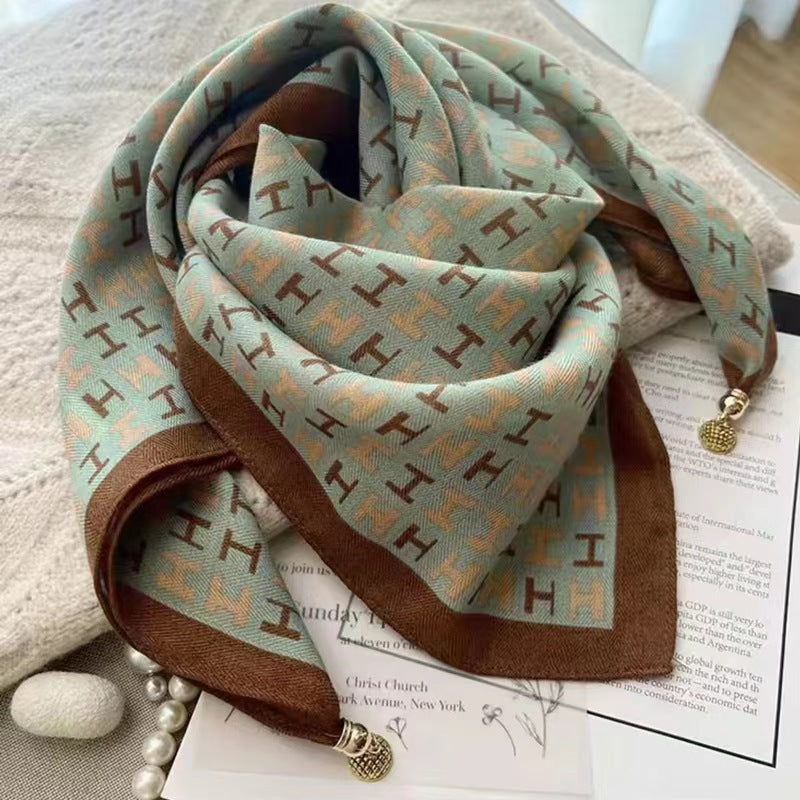2026 New Style Warm Square Scarf with Magnetic Buckle, Triangular Silk Scarf, Cotton Scarf for Women, Stylish Neck Warmer for Spring, Autumn, and Winter, Versatile and Elegant