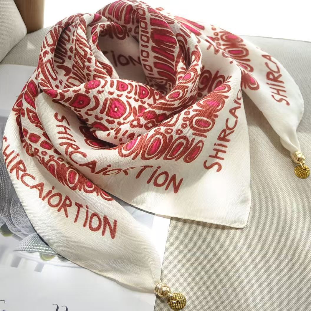 2026 New Style Warm Square Scarf with Magnetic Buckle, Triangular Silk Scarf, Cotton Scarf for Women, Stylish Neck Warmer for Spring, Autumn, and Winter, Versatile and Elegant
