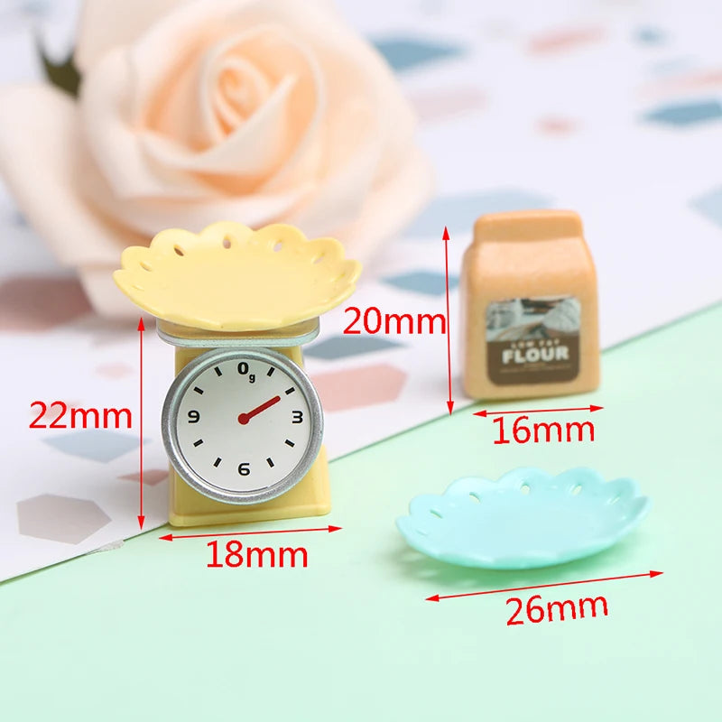 1PC Dollhouse 1/12 Scale Mini Bread Machine With Toast Miniature Dollhouse Kitchen Access Toaster Cute  Home Decoration