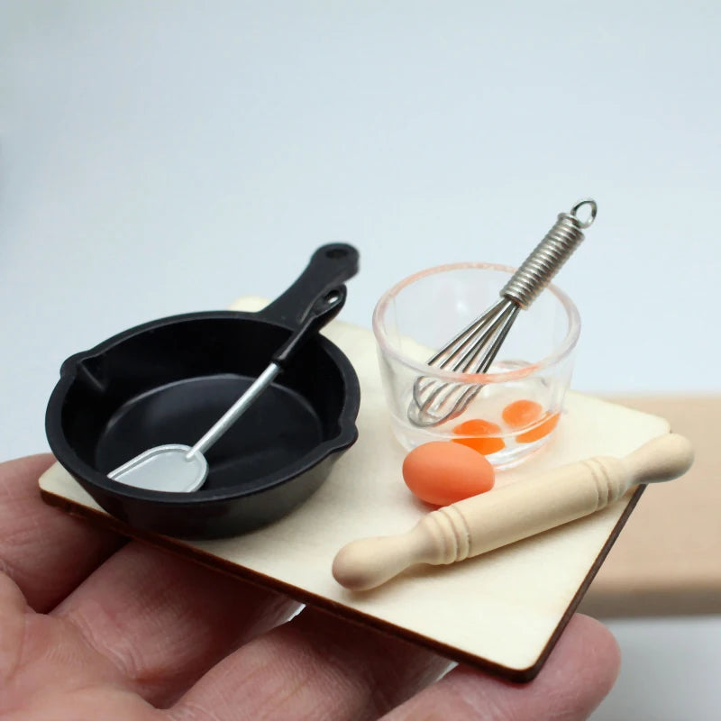 1PC Dollhouse 1/12 Scale Mini Bread Machine With Toast Miniature Dollhouse Kitchen Access Toaster Cute  Home Decoration